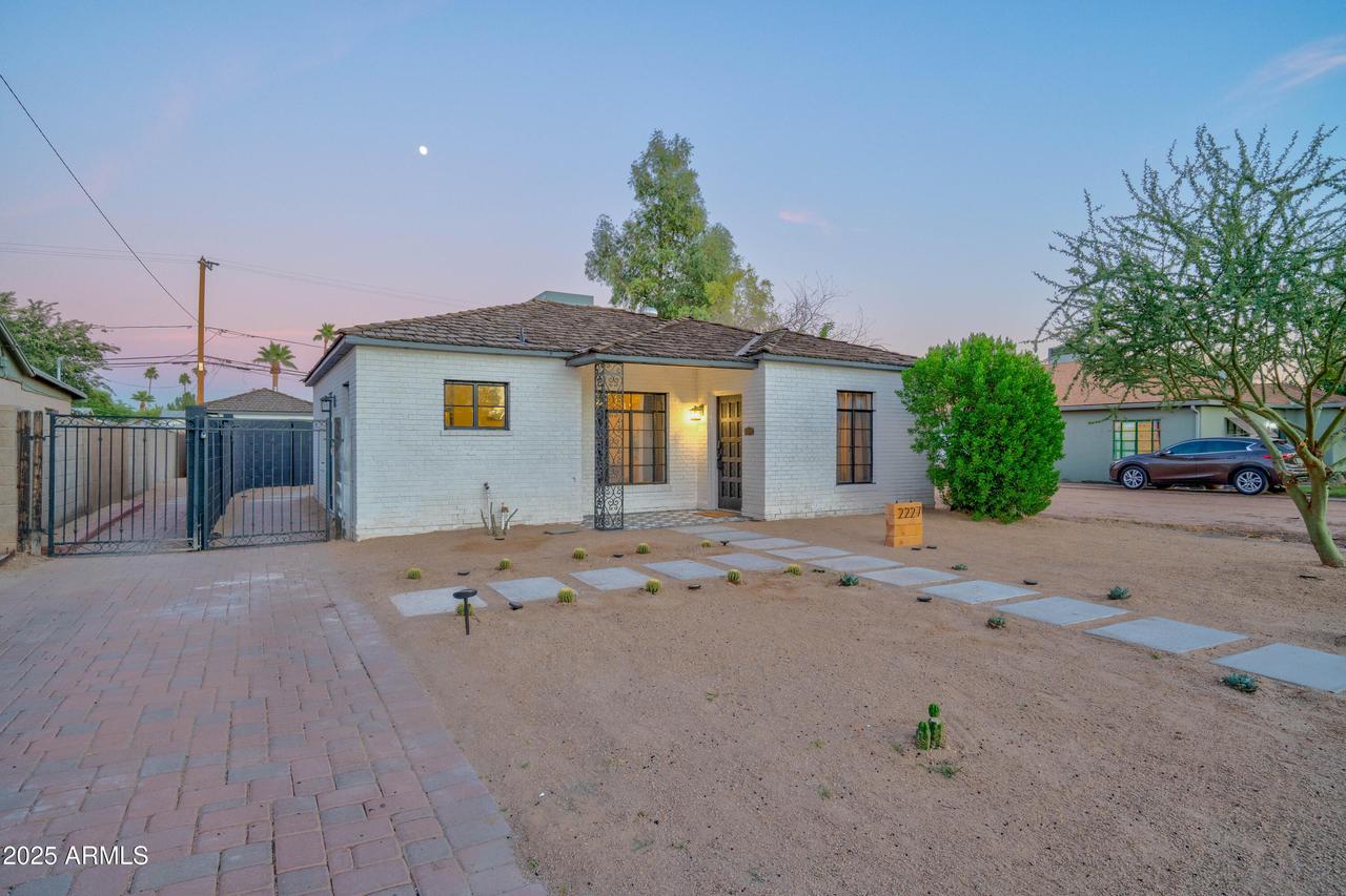 2227 N 16th Ave., Phoenix, AZ 85007