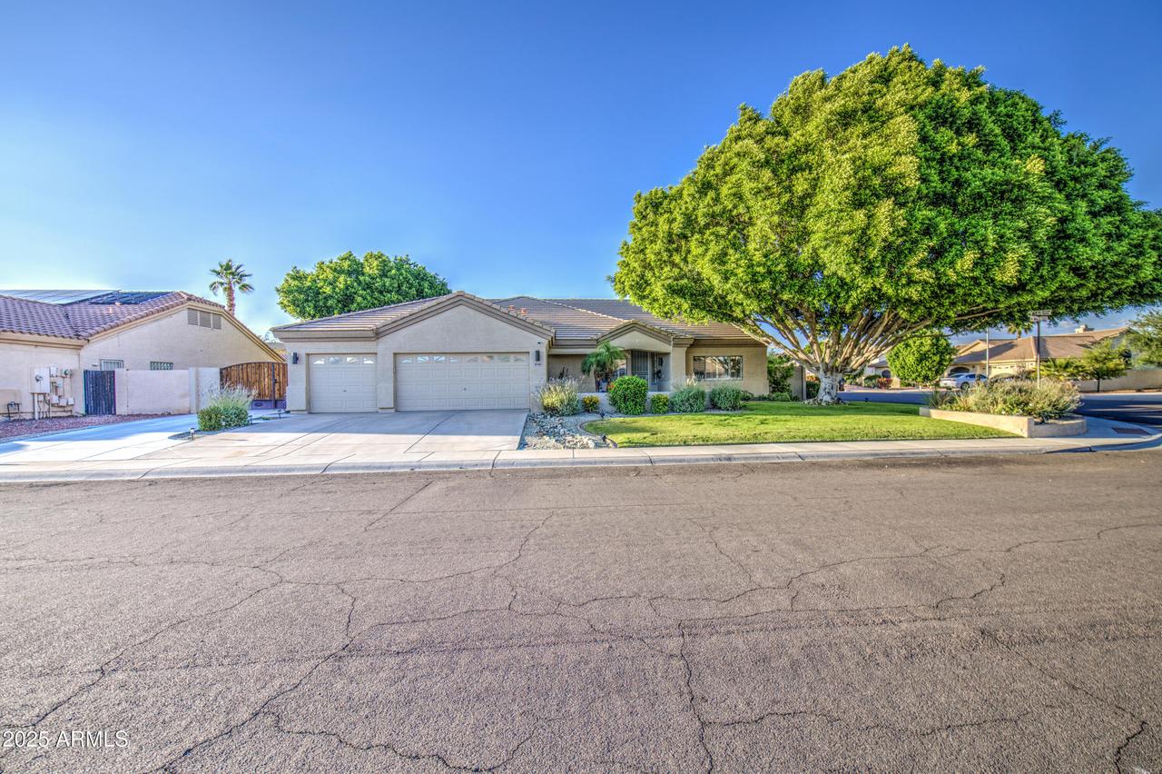 8748 W Maui Ln., Peoria, AZ 85381
