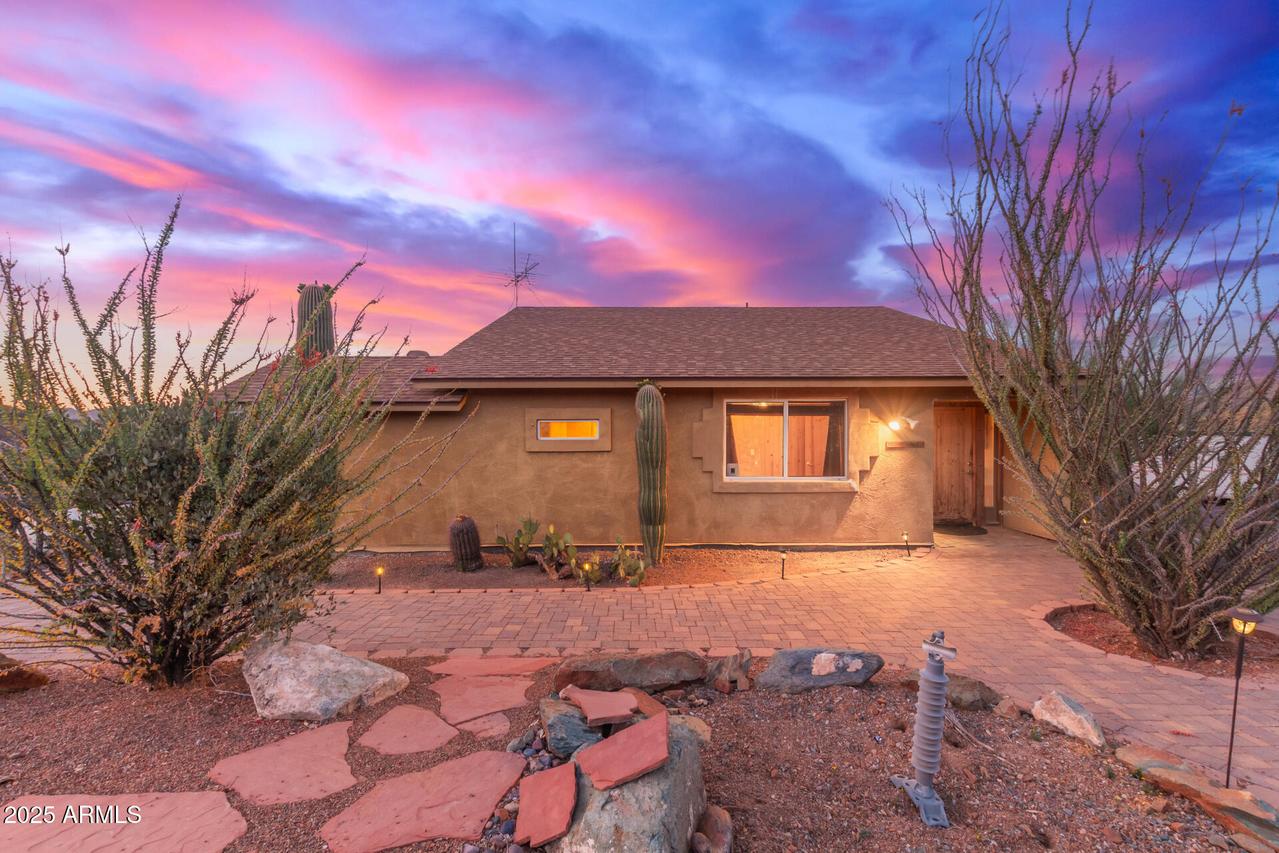 43911 N 13th Ave., New River, AZ 85087