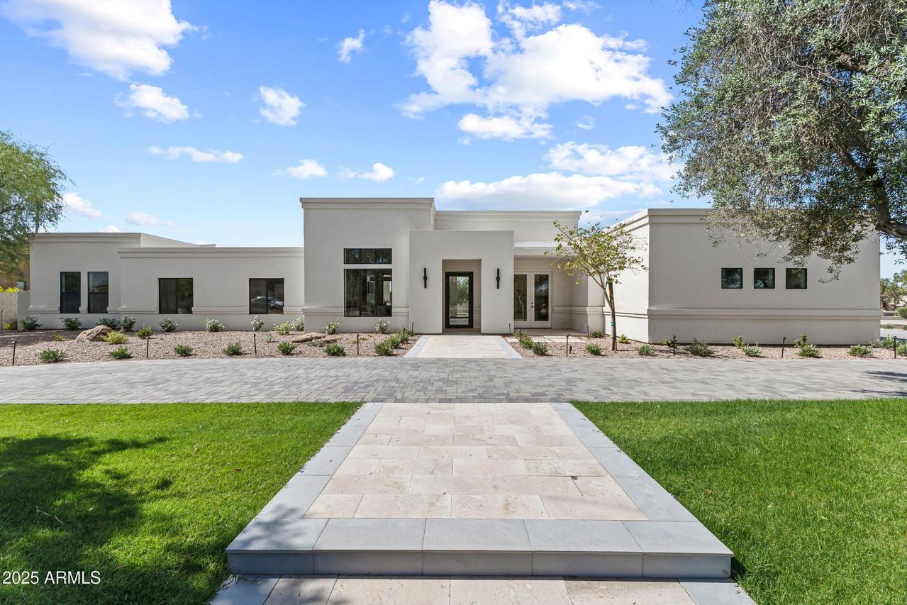 9611 E Clinton St., Scottsdale, AZ 85260