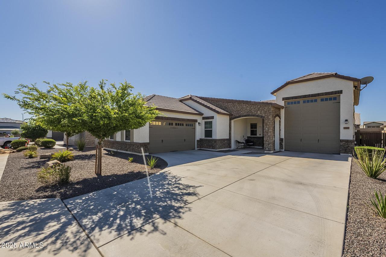17253 W Echo Ln., Waddell, AZ 85355