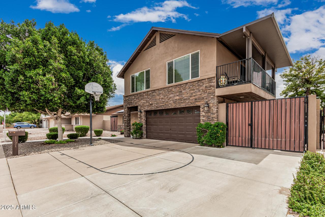 1121 W Mission Dr., Chandler, AZ 85224