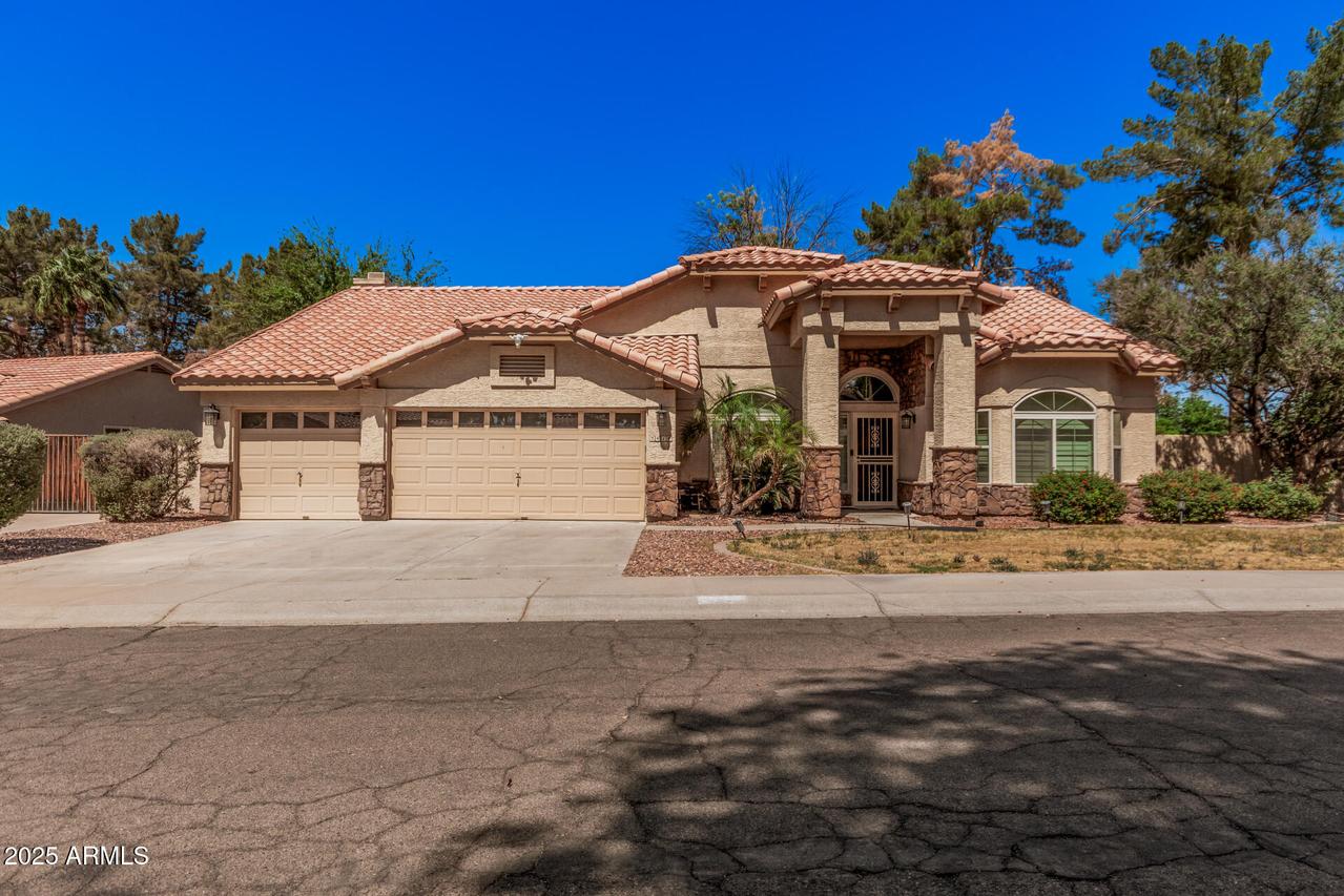 9414 S La Rosa Dr., Tempe, AZ 85284