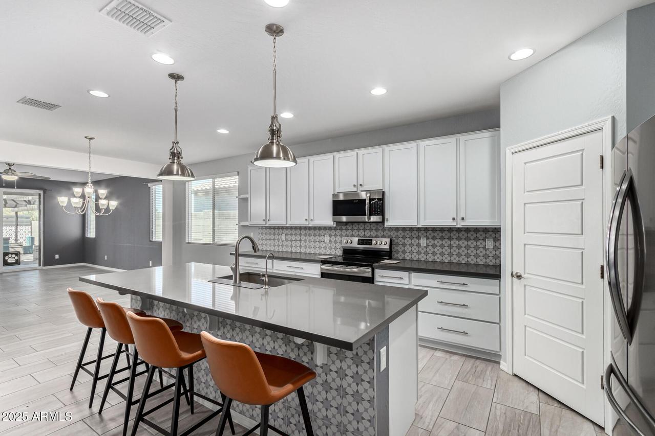 7824 S 33rd Ln., Laveen, AZ 85339