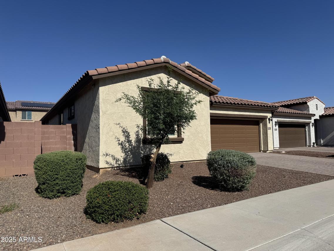 7046 N 84th Dr., Glendale, AZ 85305