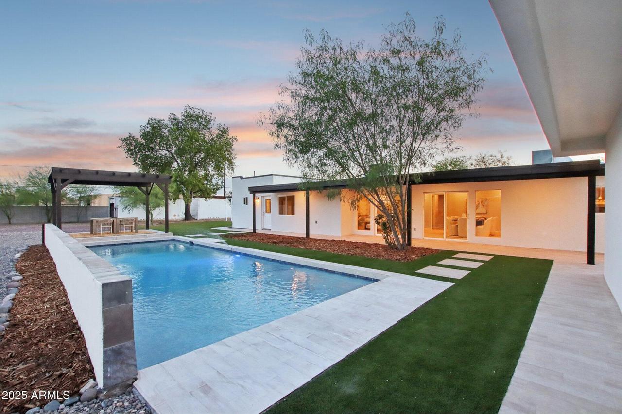 3043 E Hartford Ave., Phoenix, AZ 85032