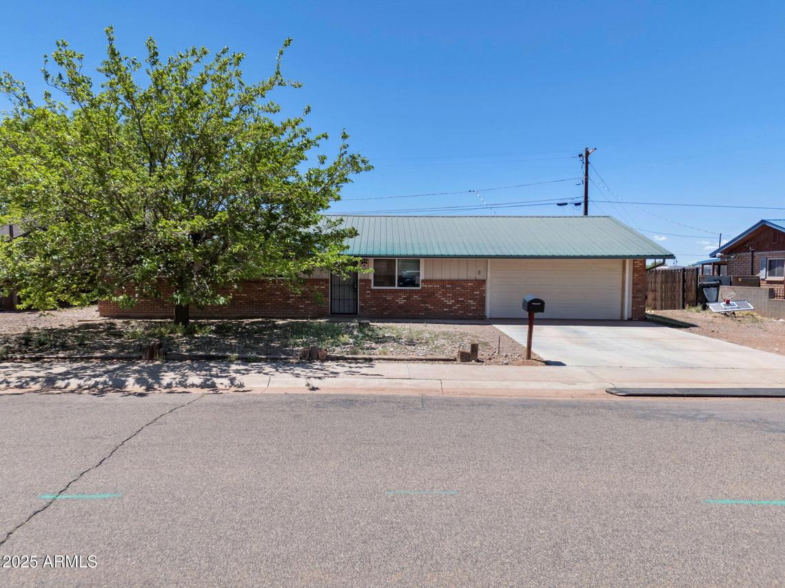 2125 Easy St., Winslow, AZ 86047