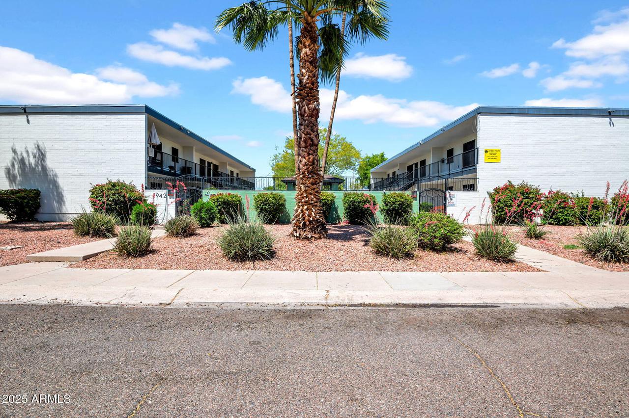 1942 W Berridge Ln., Phoenix, AZ 85015