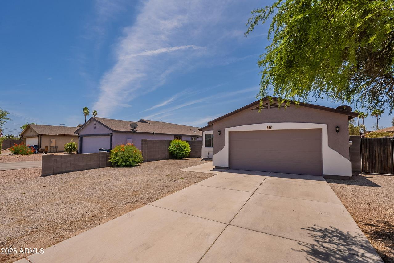 719 E Broadway Ave., Apache Junction, AZ 85119