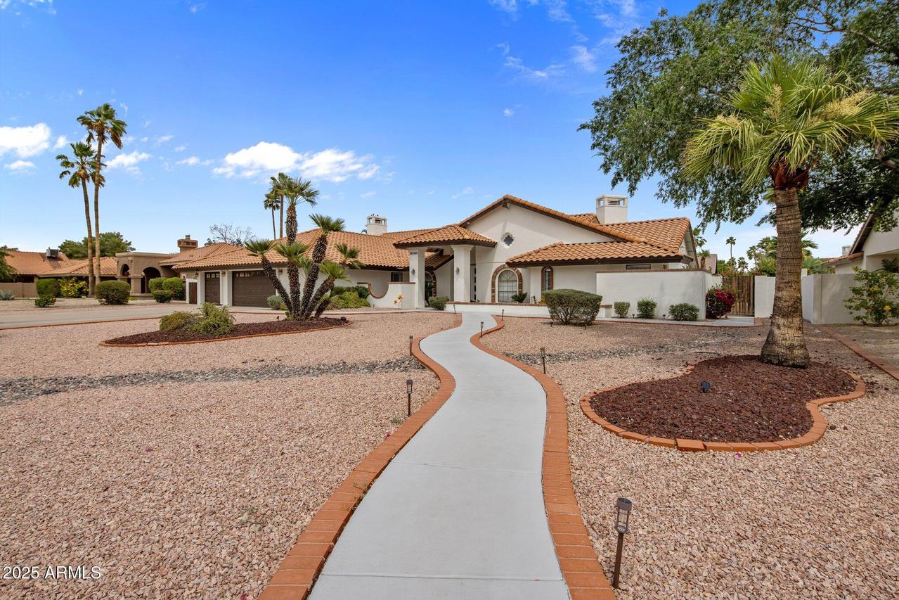 13631 N 70th Dr., Peoria, AZ 85381