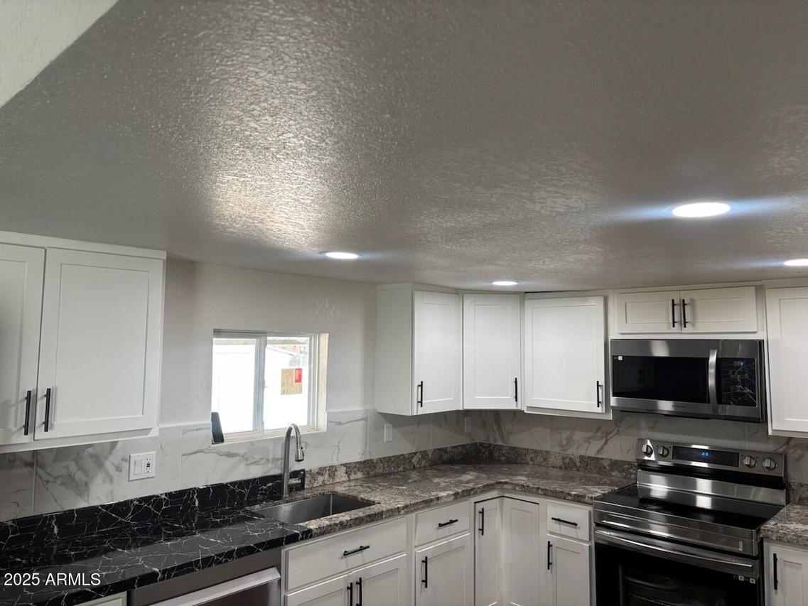 2721 E Beverly Ln., Phoenix, AZ 85032