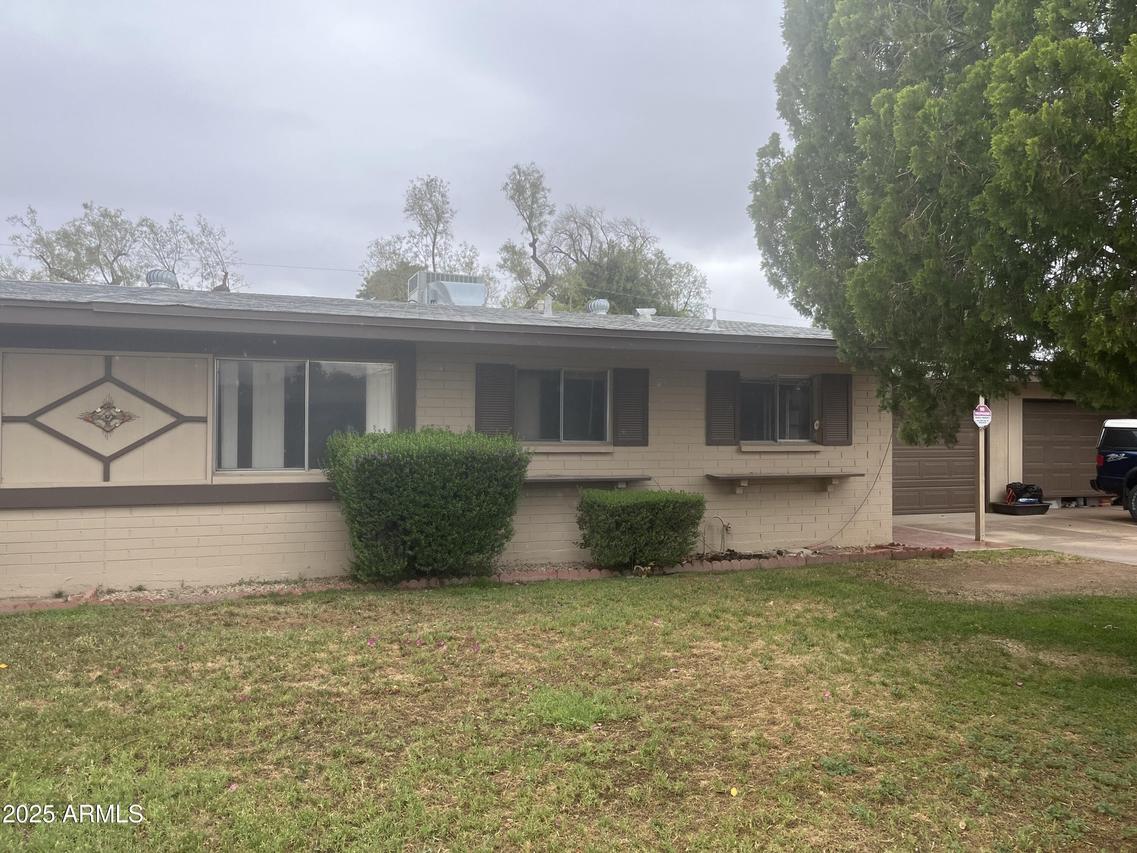 10012 W Lakeview Cir., Sun City, AZ 85351