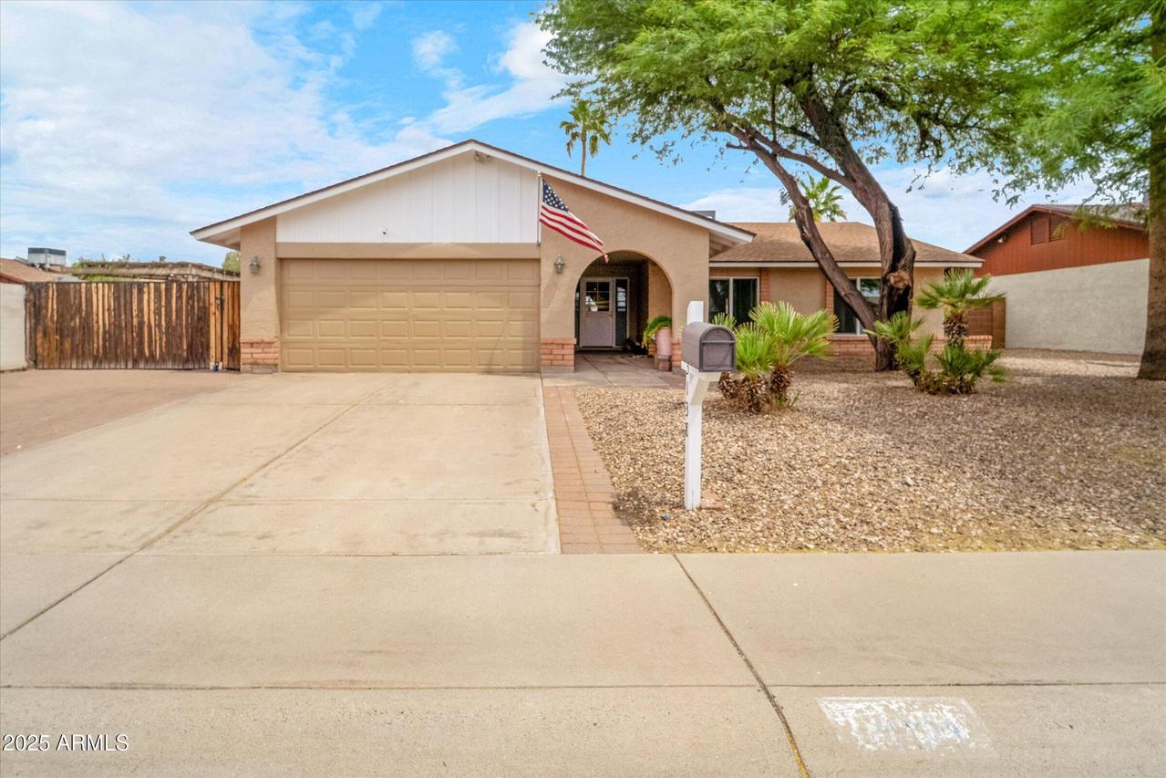 3138 W Danbury Dr., Phoenix, AZ 85053