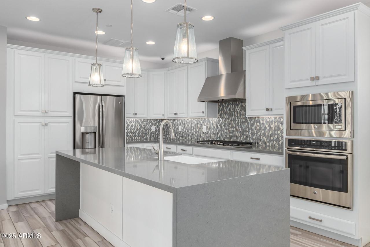 1848 S Follett Way, Gilbert, AZ 85295