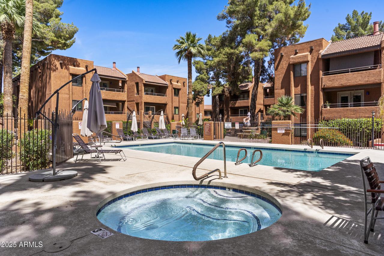 4704 E Paradise Village Pkwy. #236, Phoenix, AZ 85032