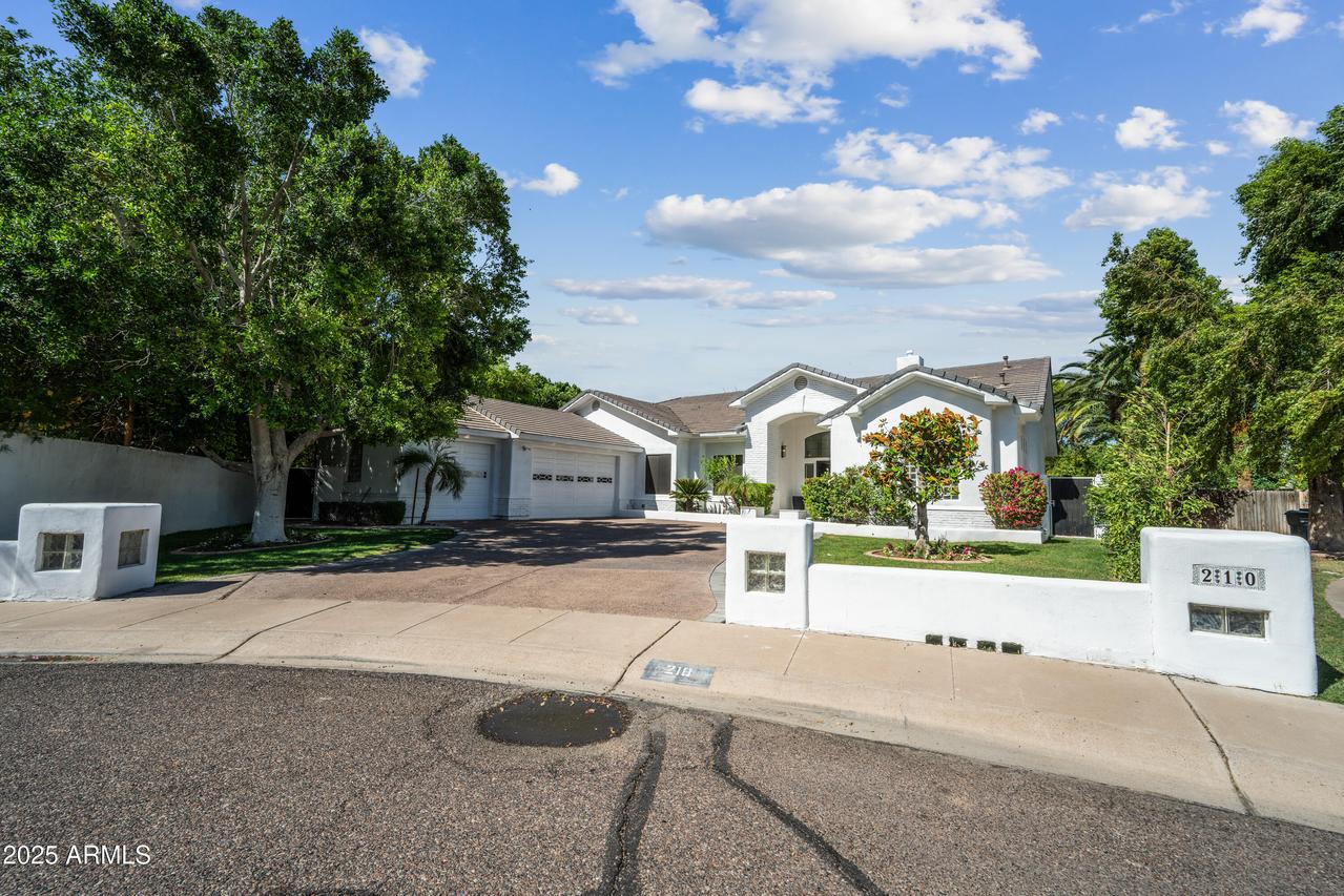 210 E Cactus Wren Dr., Phoenix, AZ 85020