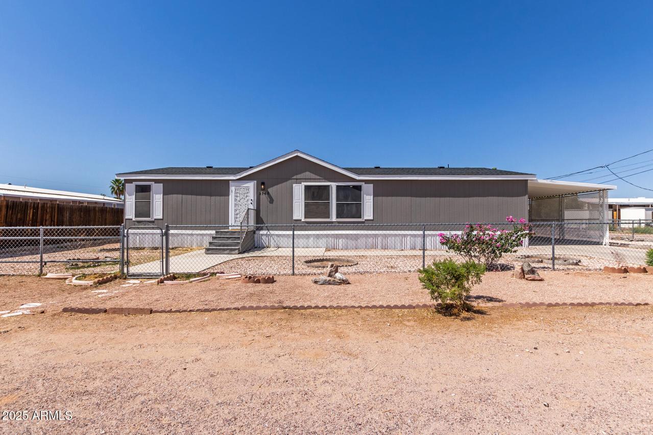 2762 W Smoketree St., Apache Junction, AZ 85120