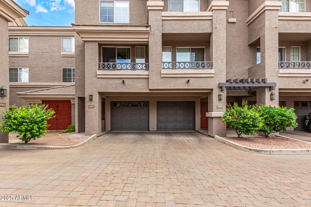 4455 E Paradise Village Pkwy. #1057, Phoenix, AZ 85032