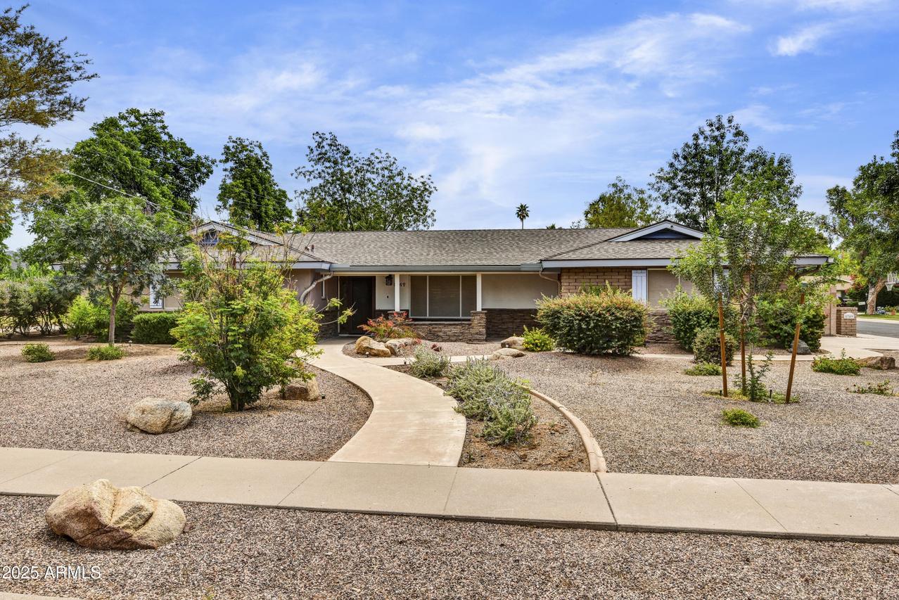 8749 N 11th Ave., Phoenix, AZ 85021