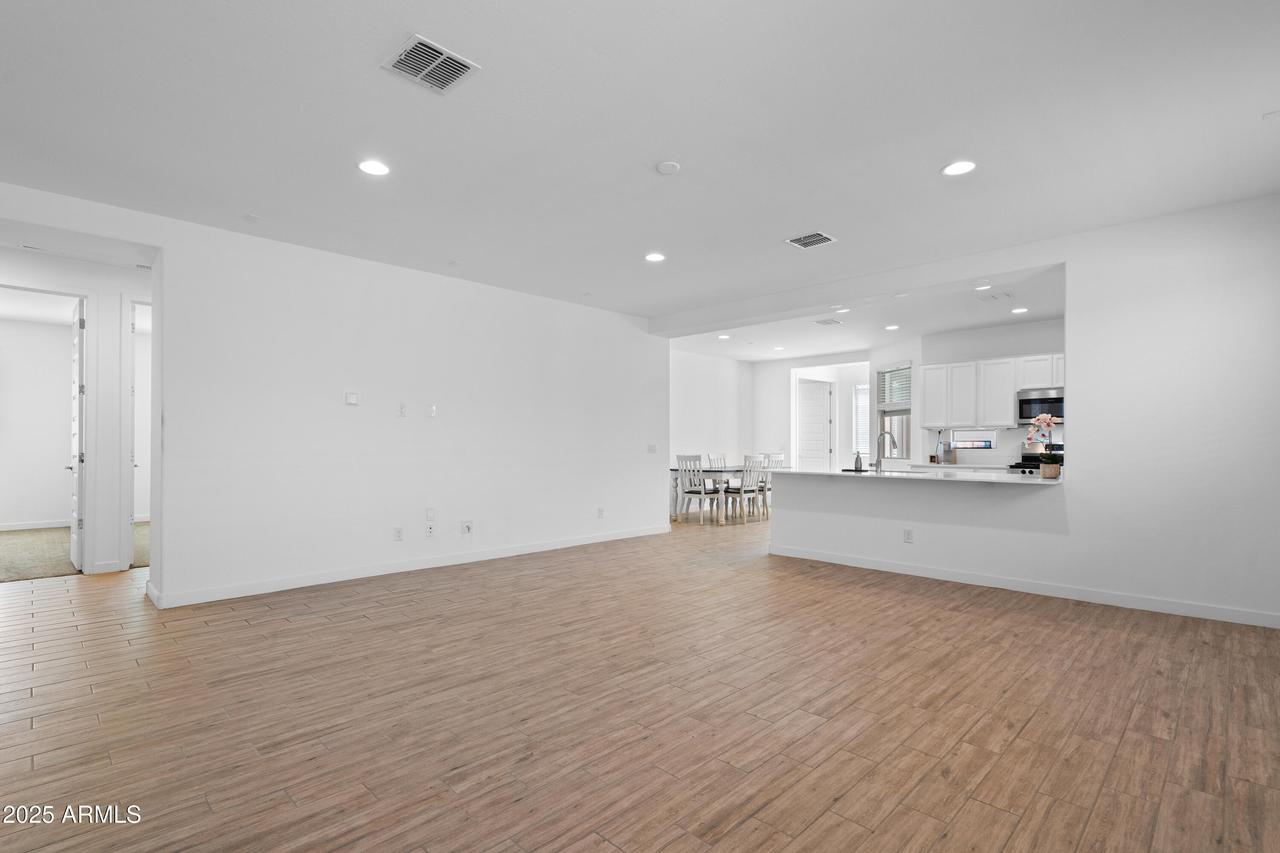 1541 W Carmen St., Phoenix, AZ 85041