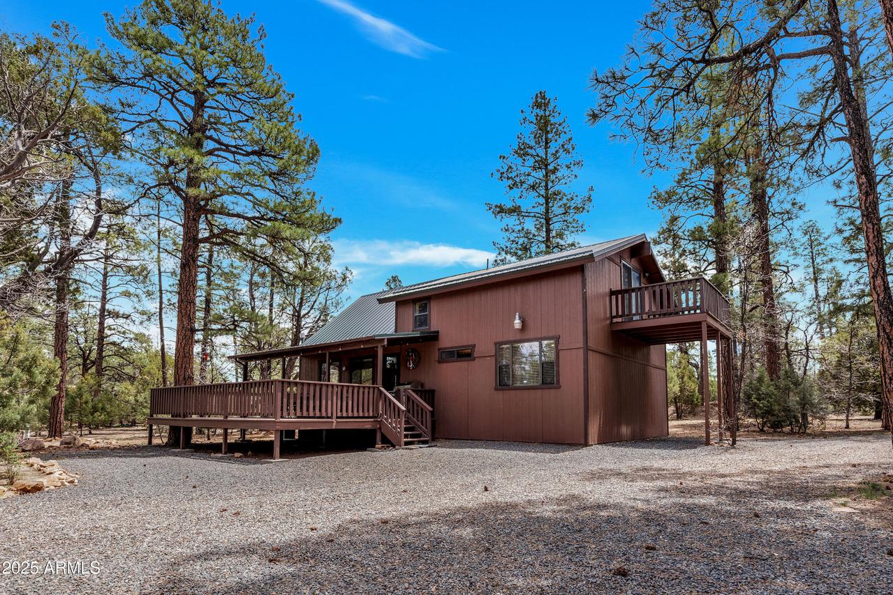 2055 Badger Ln., Overgaard, AZ 85933