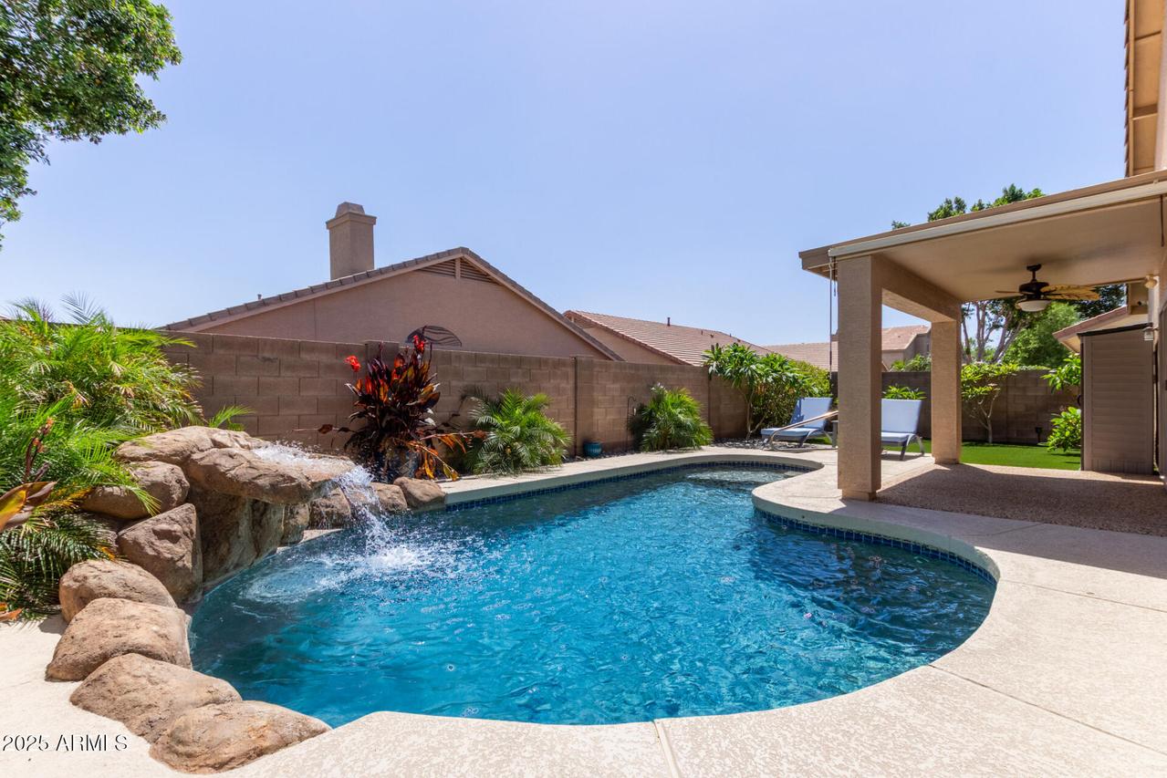 6787 W Saddlehorn Rd., Peoria, AZ 85383