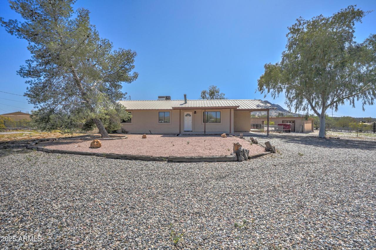 2627 W Buckskin Tr., New River, AZ 85087