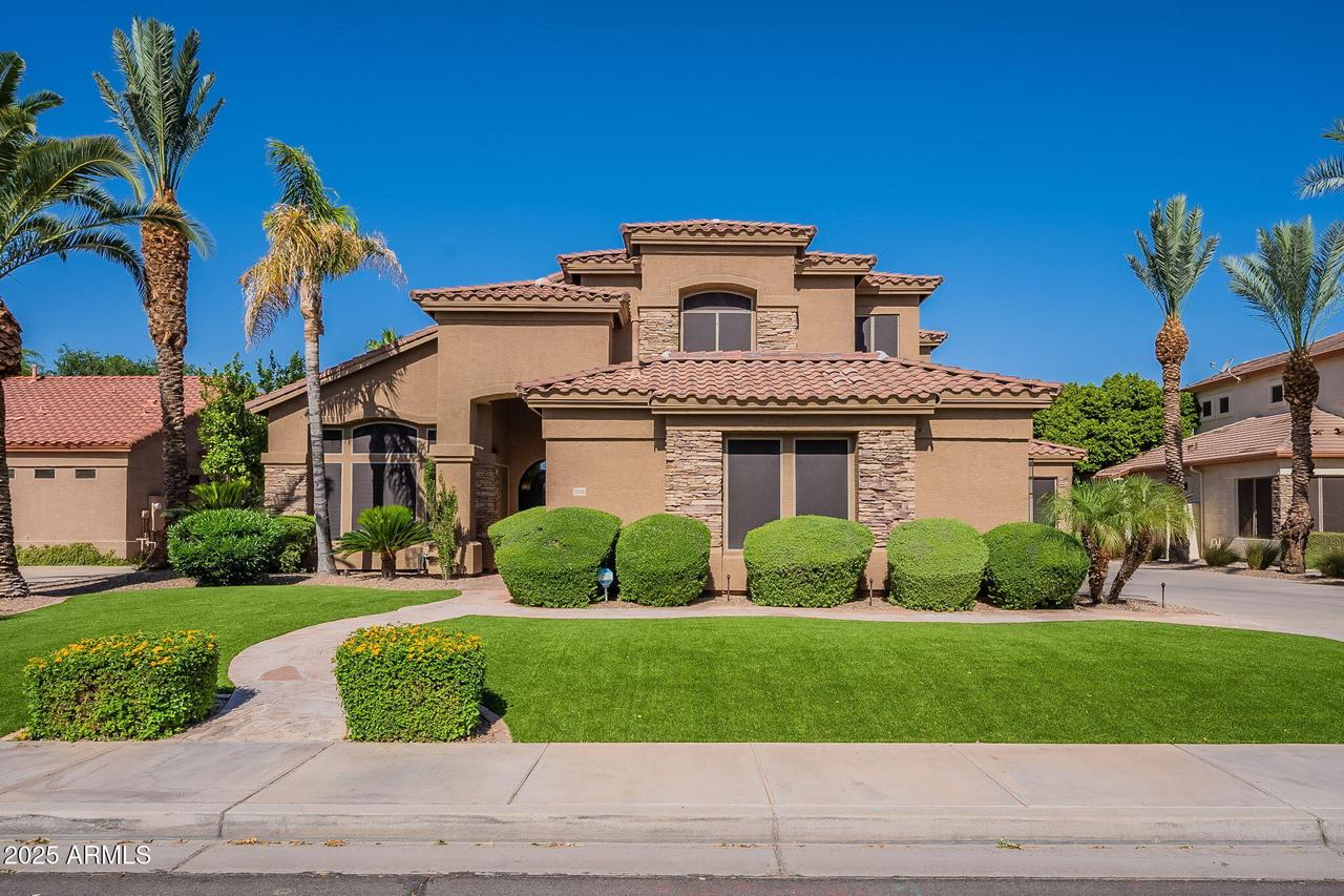 1808 S Sailors Way, Gilbert, AZ 85295