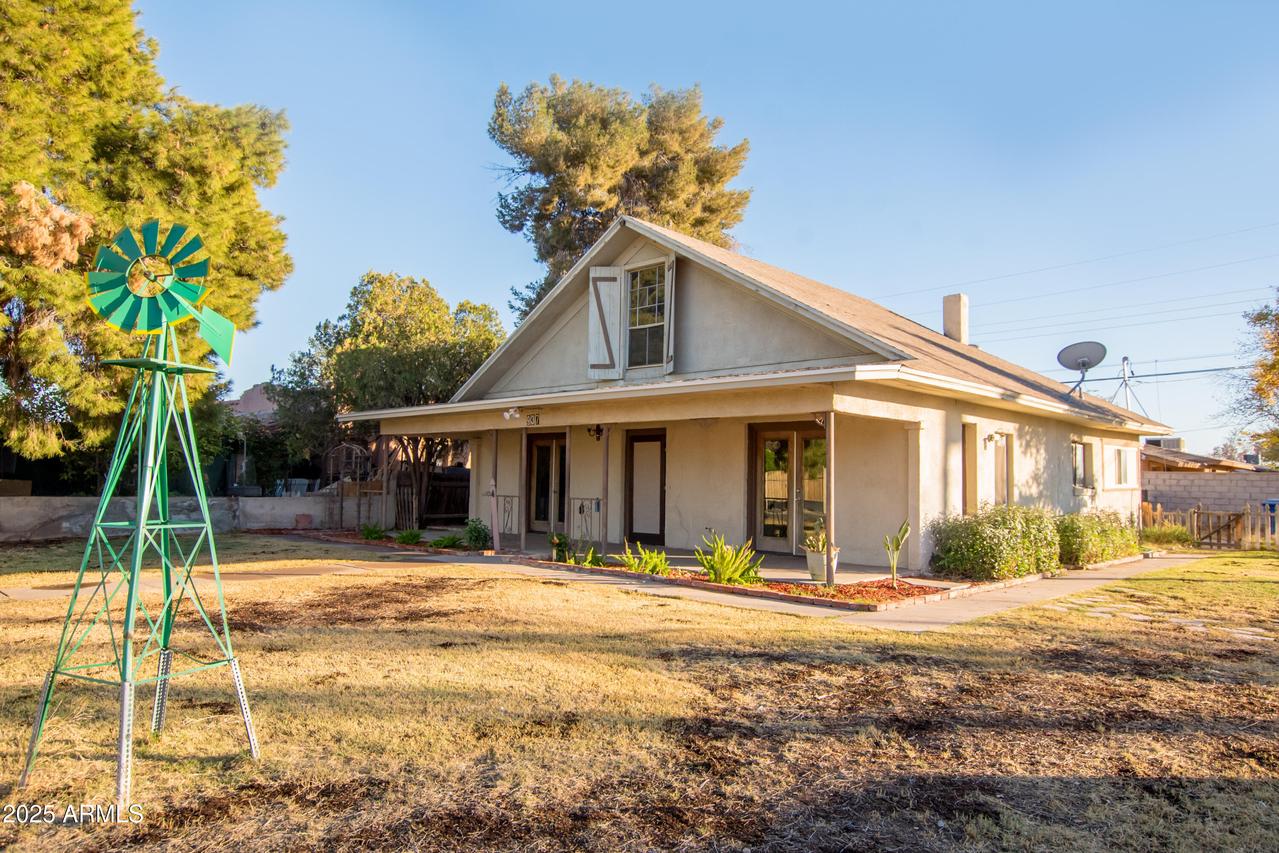 937 E 6th Ave., Mesa, AZ 85204