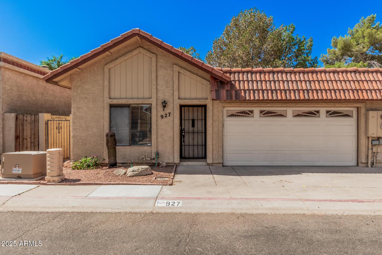927 E Charleston Ave., Phoenix, AZ 85022