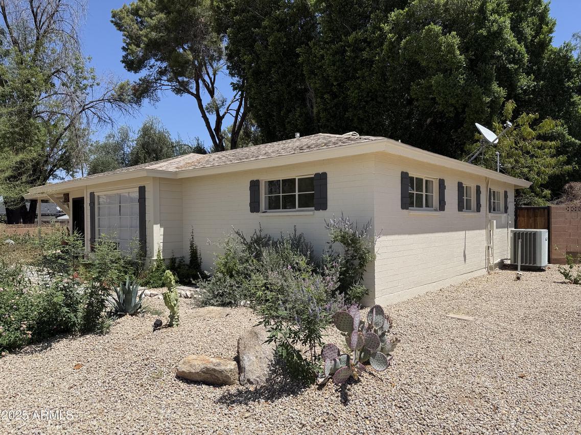 1022 E Keim Dr., Phoenix, AZ 85014