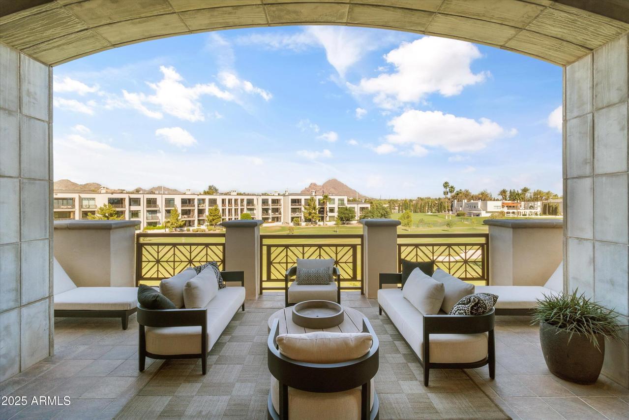 2 Biltmore Estate #313, Phoenix, AZ 85016