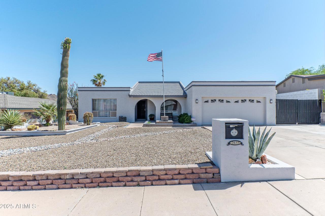 2033 E Hillery Dr., Phoenix, AZ 85022