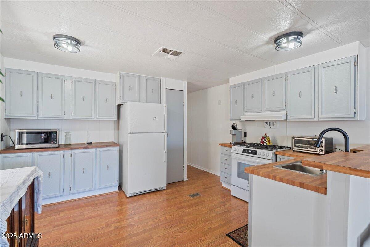 2121 N Center St. #198, Mesa, AZ 85201