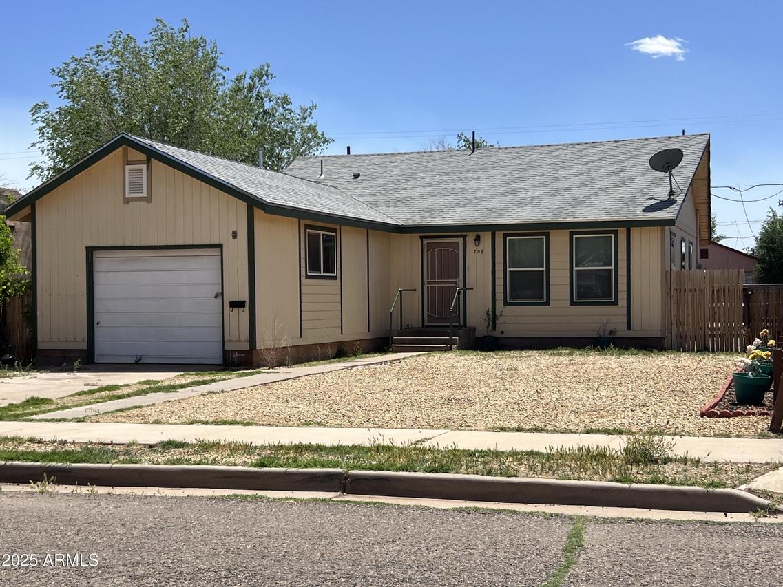 709 W Maple St., Winslow, AZ 86047