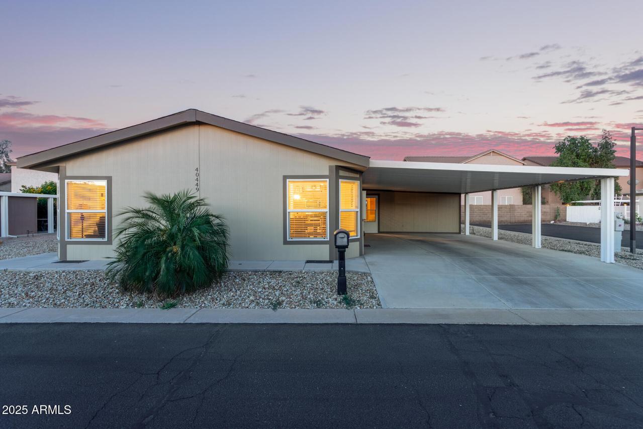 40449 N Birdie St., San Tan Valley, AZ 85140
