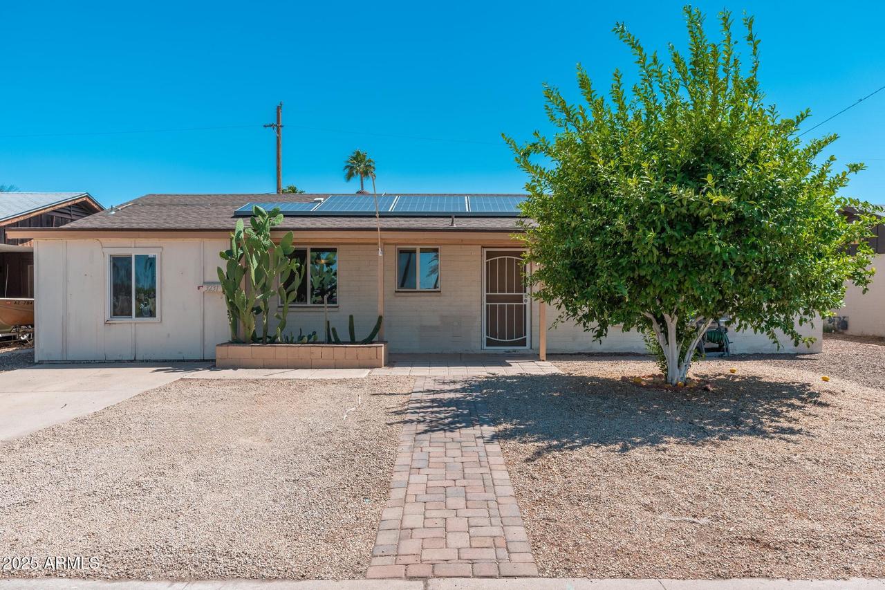 3231 W Banff Ln., Phoenix, AZ 85053
