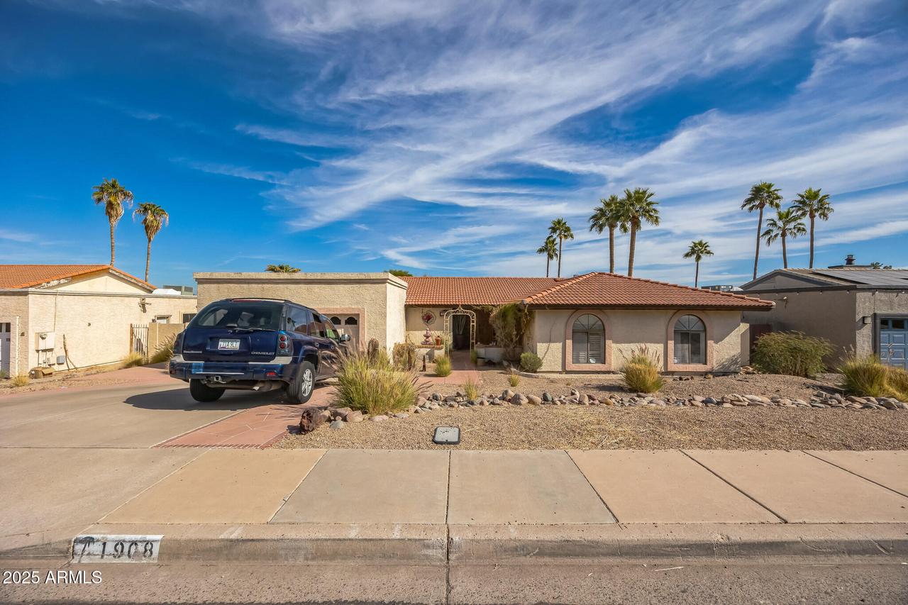 1908 E Beck Ln., Phoenix, AZ 85022
