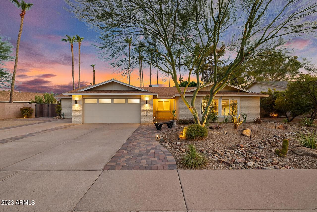 11822 S Coconino St., Phoenix, AZ 85044