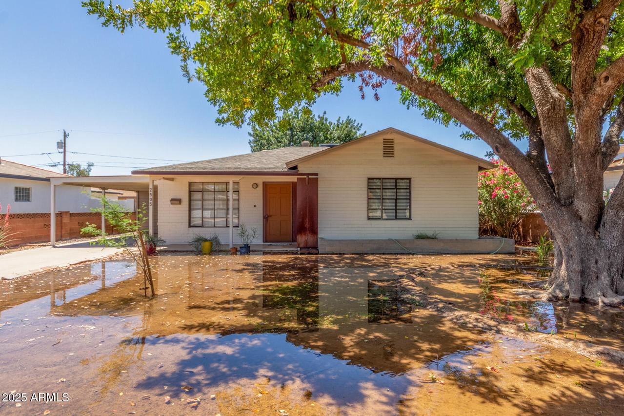 2505 E Cheery Lynn Rd., Phoenix, AZ 85016