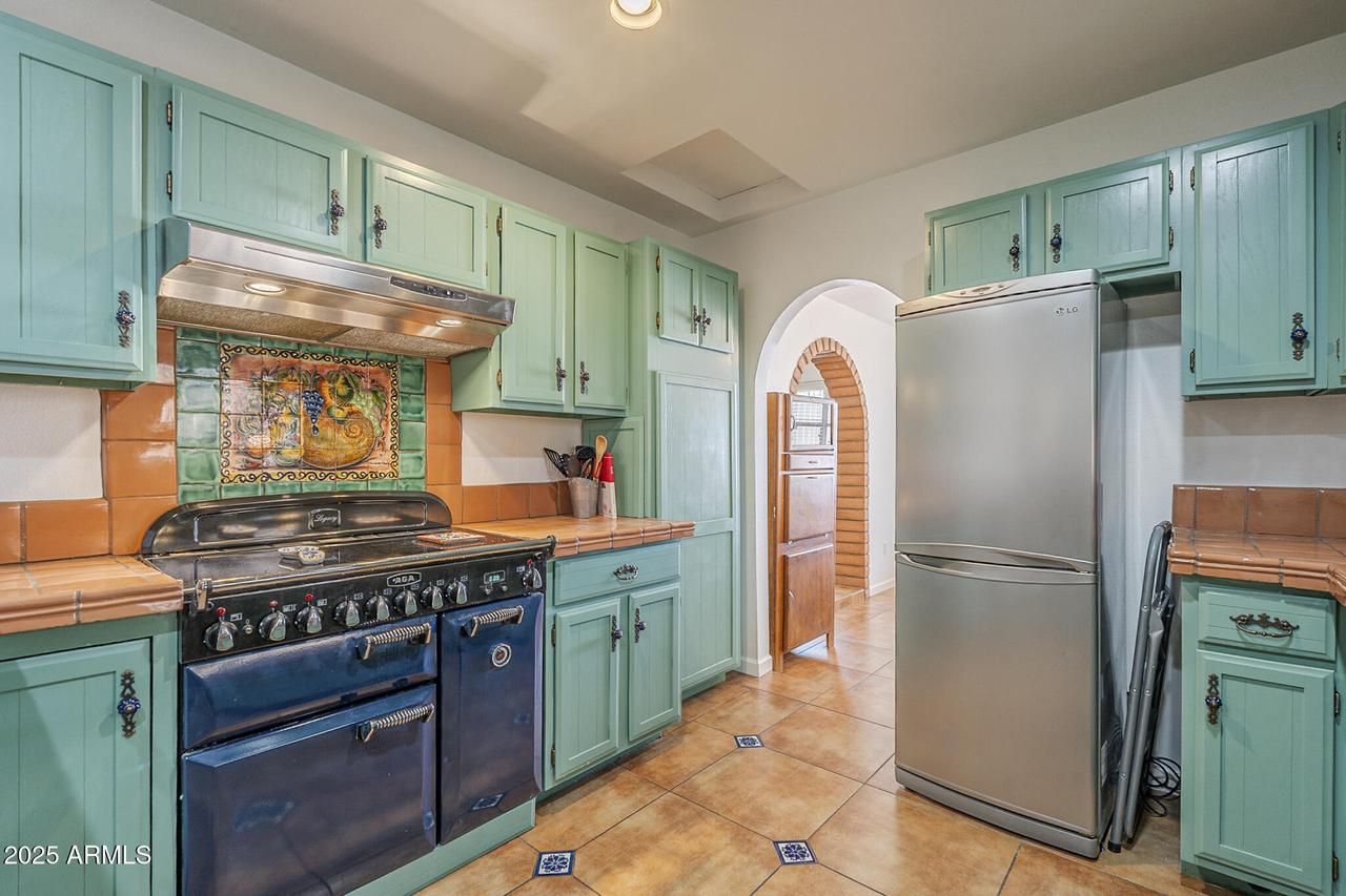 1637 W University Dr., Mesa, AZ 85201