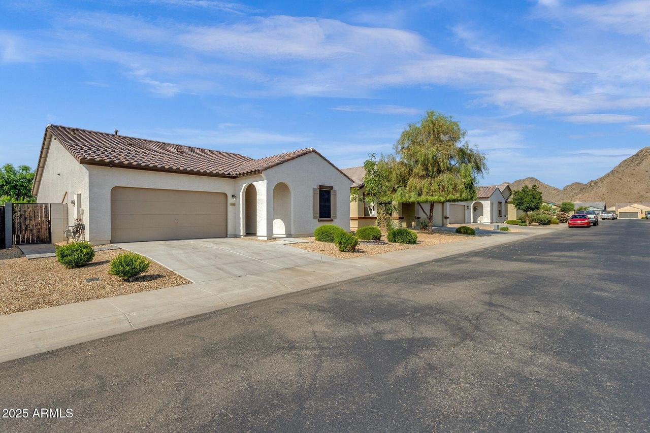 4595 W Foldwing Dr., San Tan Valley, AZ 85144