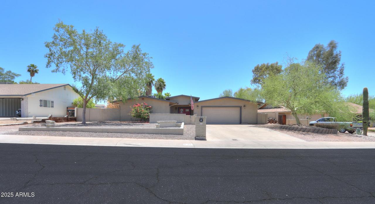 511 E Port Au Prince Ln., Phoenix, AZ 85022