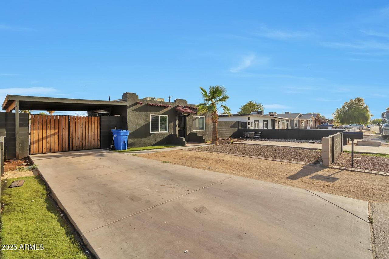 3225 W Cypress St., Phoenix, AZ 85009