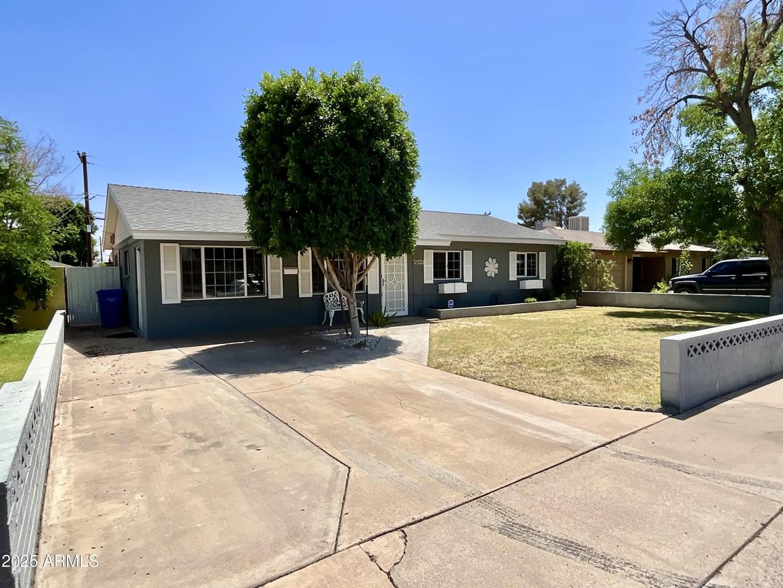 2537 E Hazelwood St., Phoenix, AZ 85016