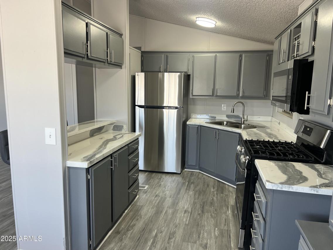 10701 N 99th Ave. #115, Peoria, AZ 85345