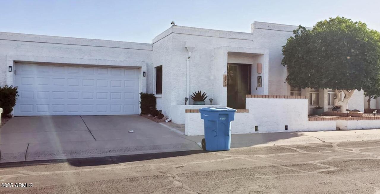 1026 E Michelle Dr., Phoenix, AZ 85022