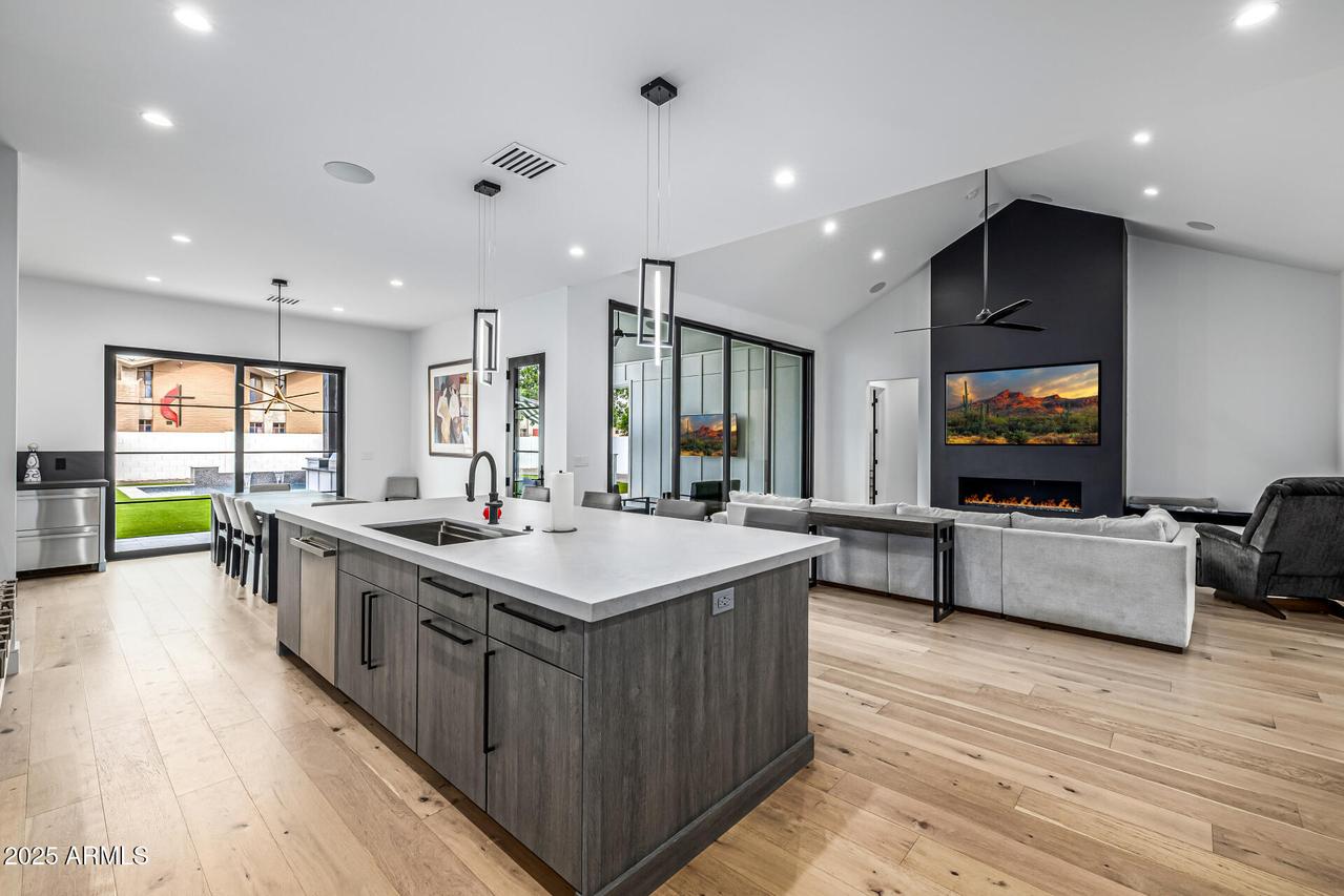 7851 N Central Ave., Phoenix, AZ 85020
