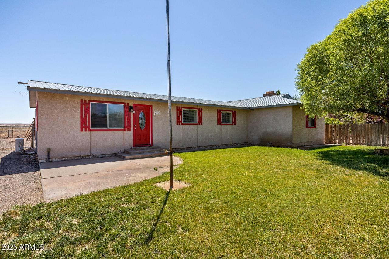 6431 Country Rd., Woodruff, AZ 85942