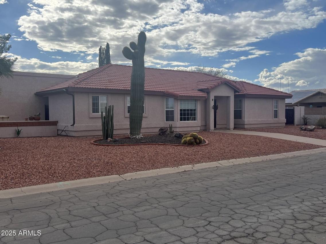 15880 S Warren Pl., Arizona City, AZ 85123